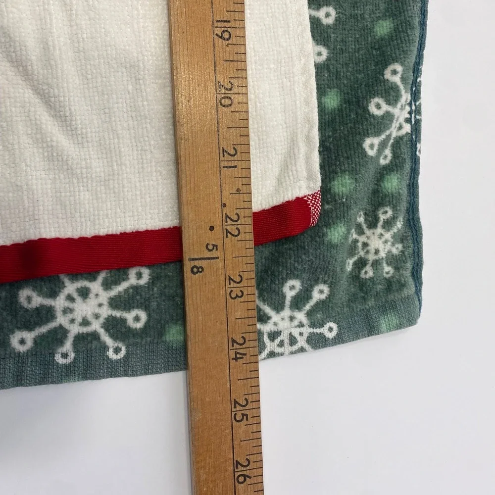 St Nicholas Square Christmas Hand Towel‎ Set 2pc Green White Santa Snowflakes